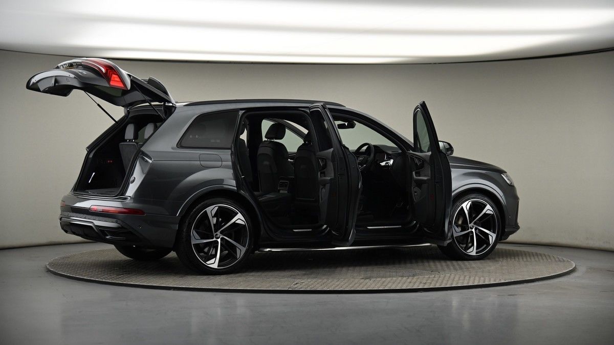 More views of Audi Q7