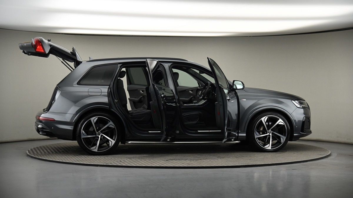 More views of Audi Q7