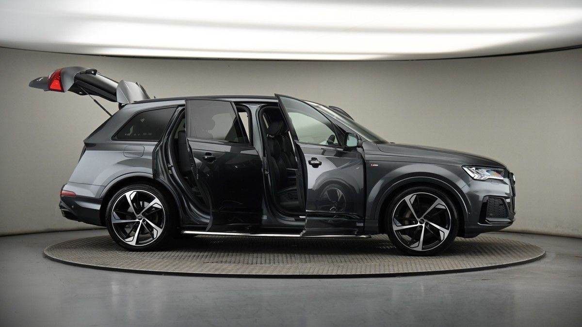 More views of Audi Q7