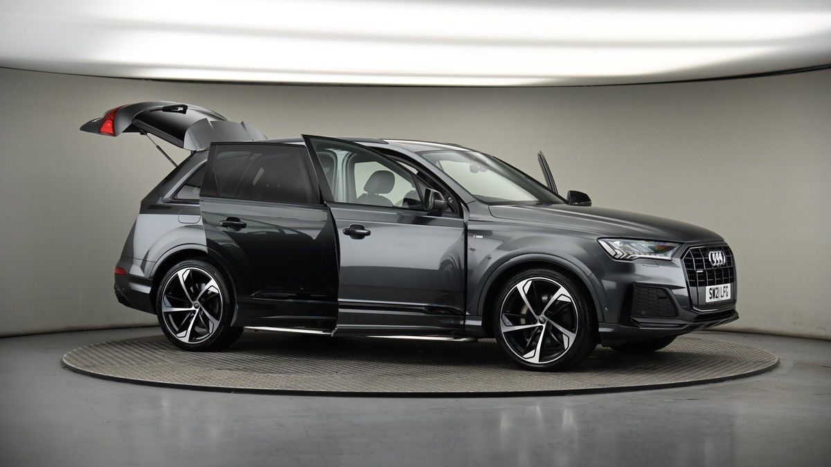 More views of Audi Q7