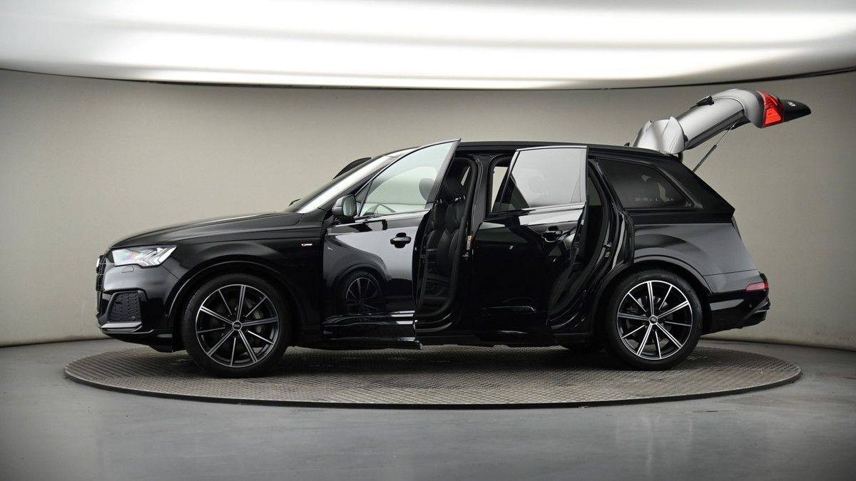 More views of Audi Q7
