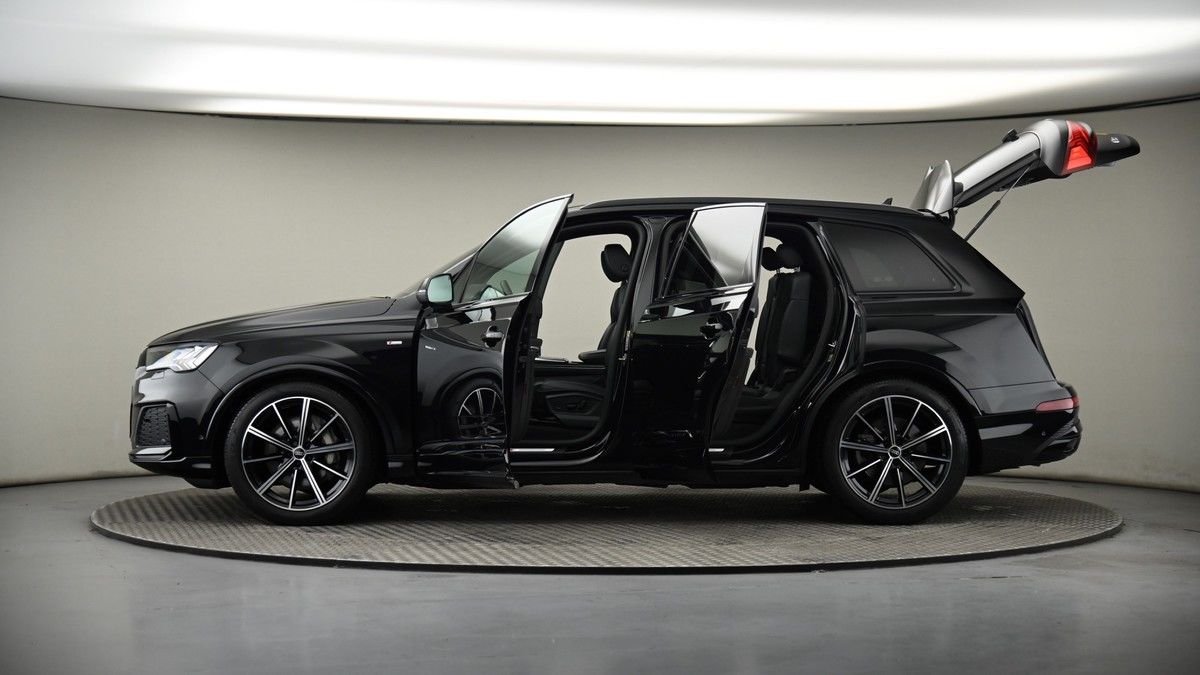 More views of Audi Q7