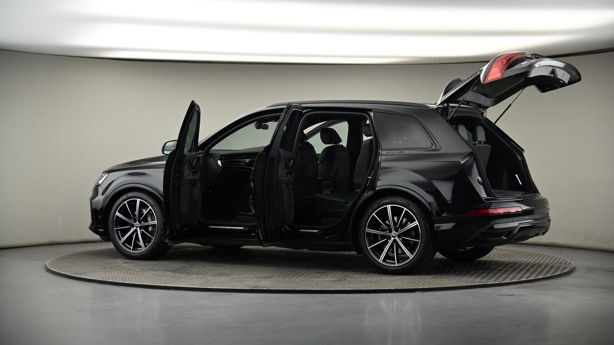 More views of Audi Q7
