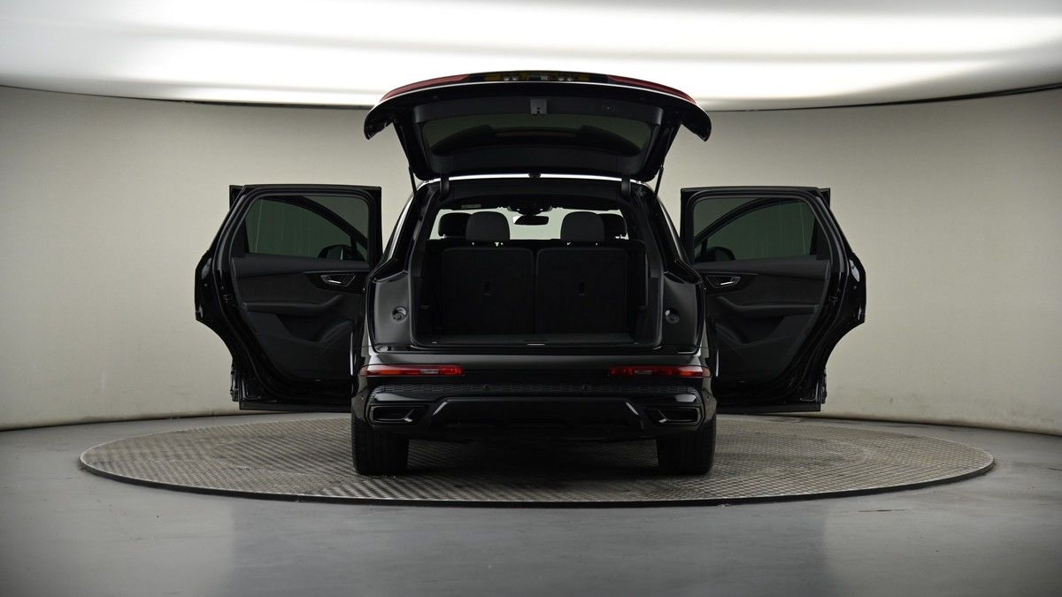 More views of Audi Q7