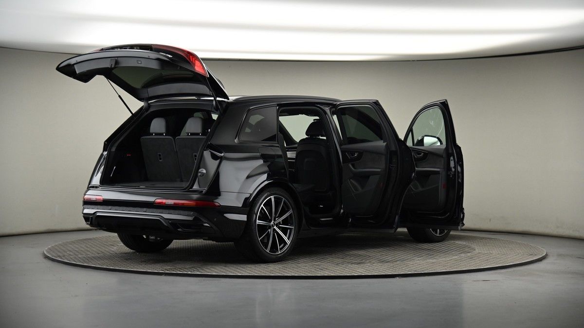 More views of Audi Q7