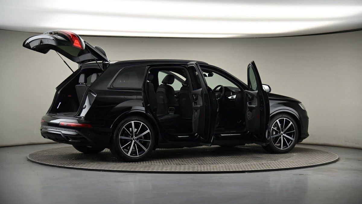 More views of Audi Q7