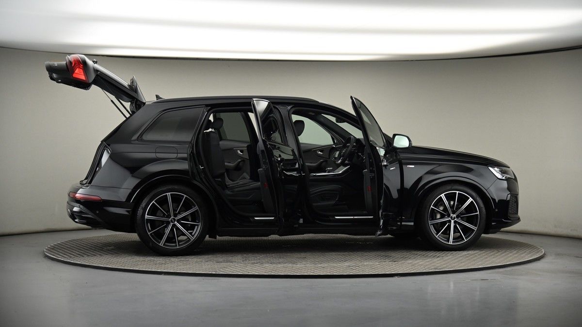 More views of Audi Q7