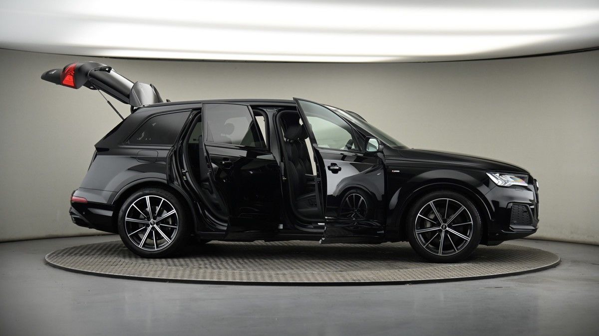 More views of Audi Q7