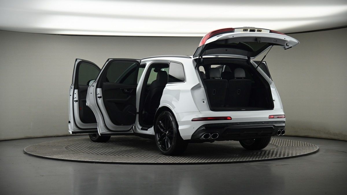 Audi Q7 Image 8
