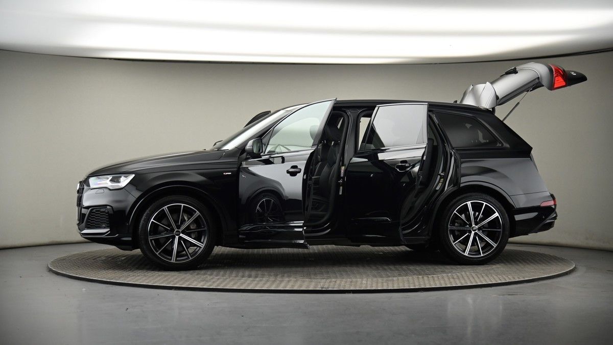 More views of Audi Q7