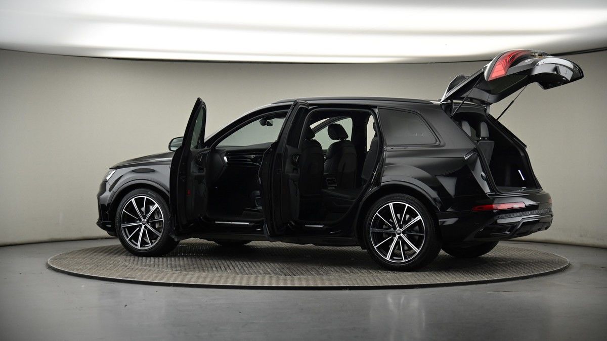 More views of Audi Q7