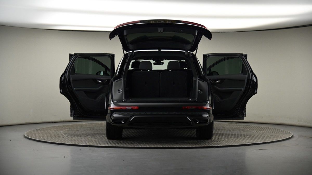 More views of Audi Q7