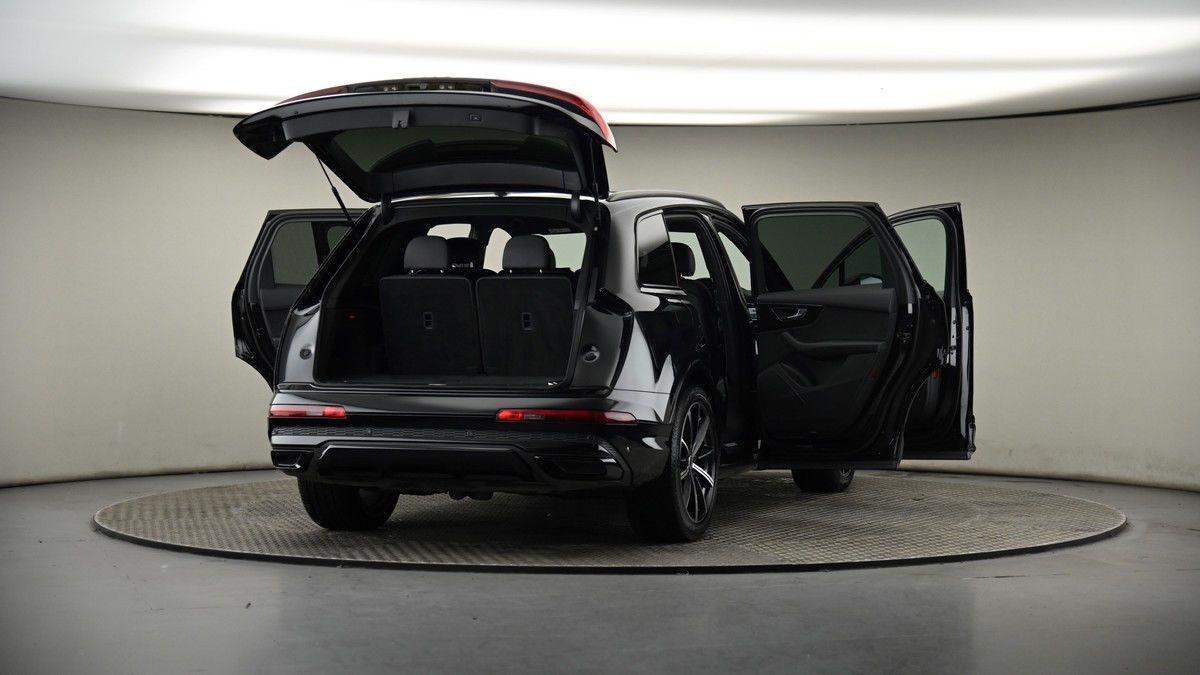 More views of Audi Q7