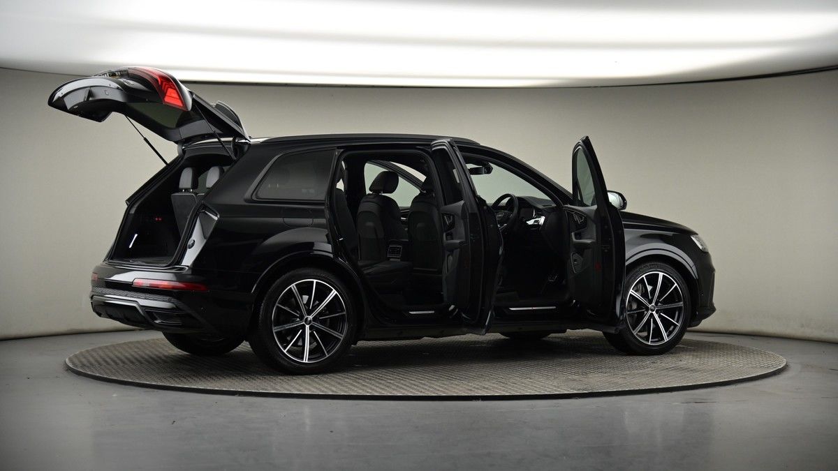 More views of Audi Q7