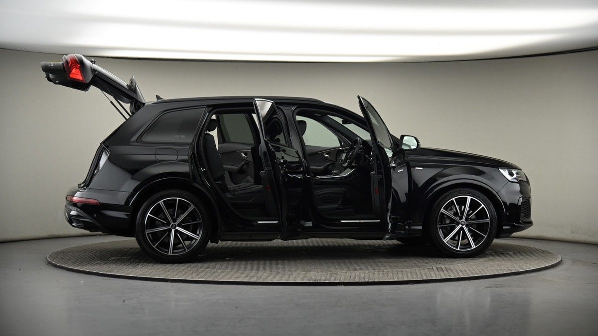 More views of Audi Q7