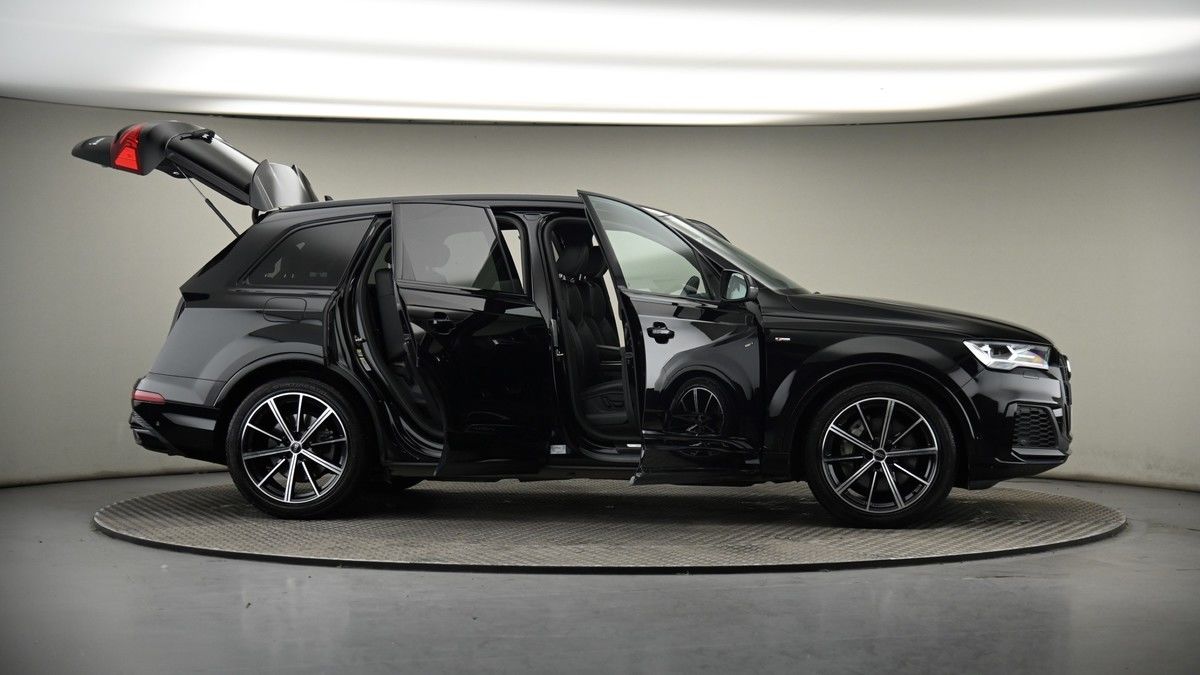 More views of Audi Q7