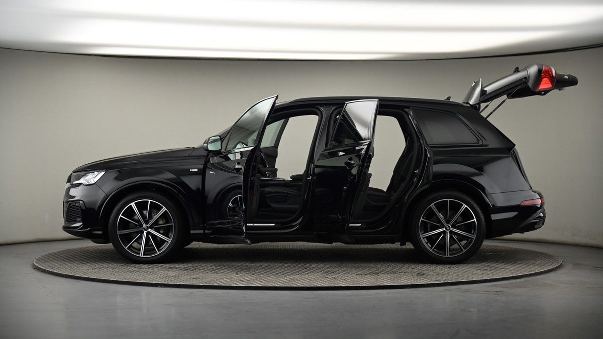 More views of Audi Q7