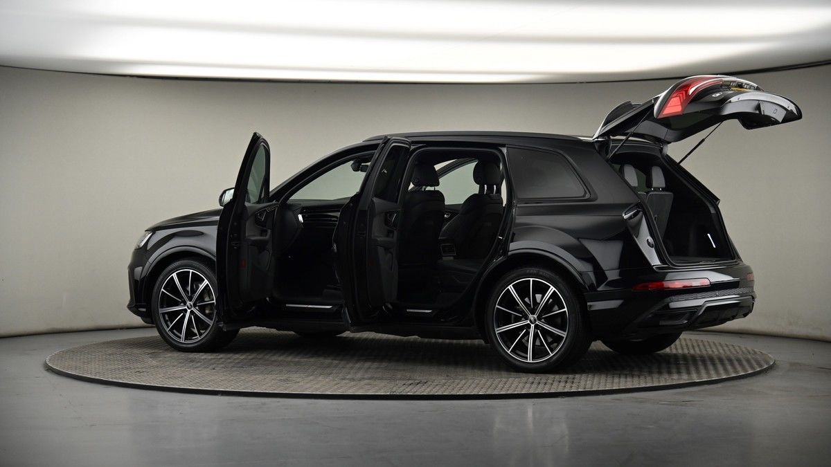 More views of Audi Q7