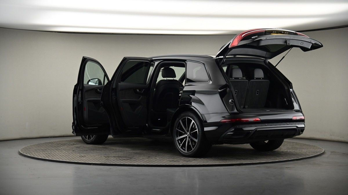 More views of Audi Q7