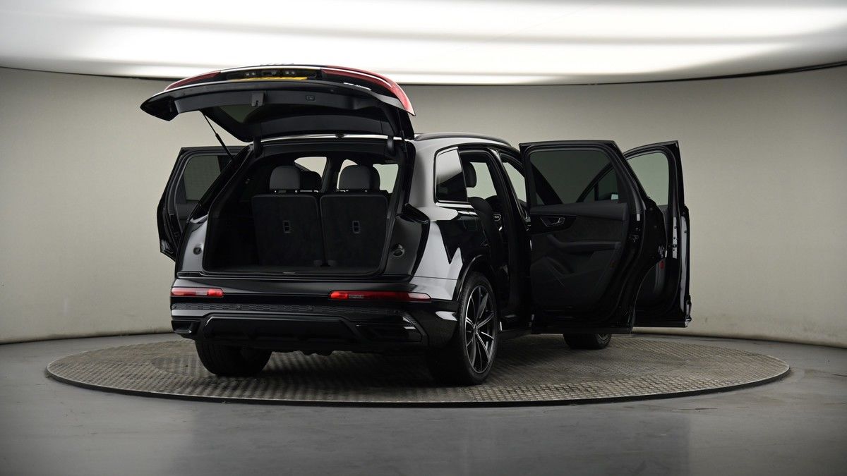More views of Audi Q7