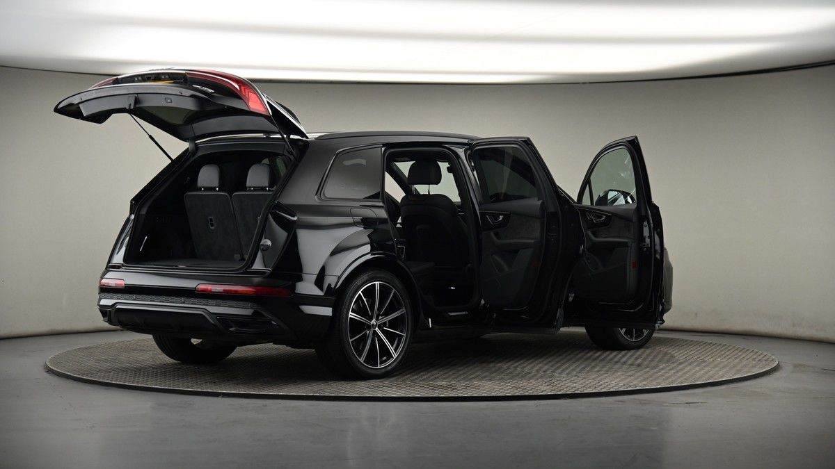 More views of Audi Q7