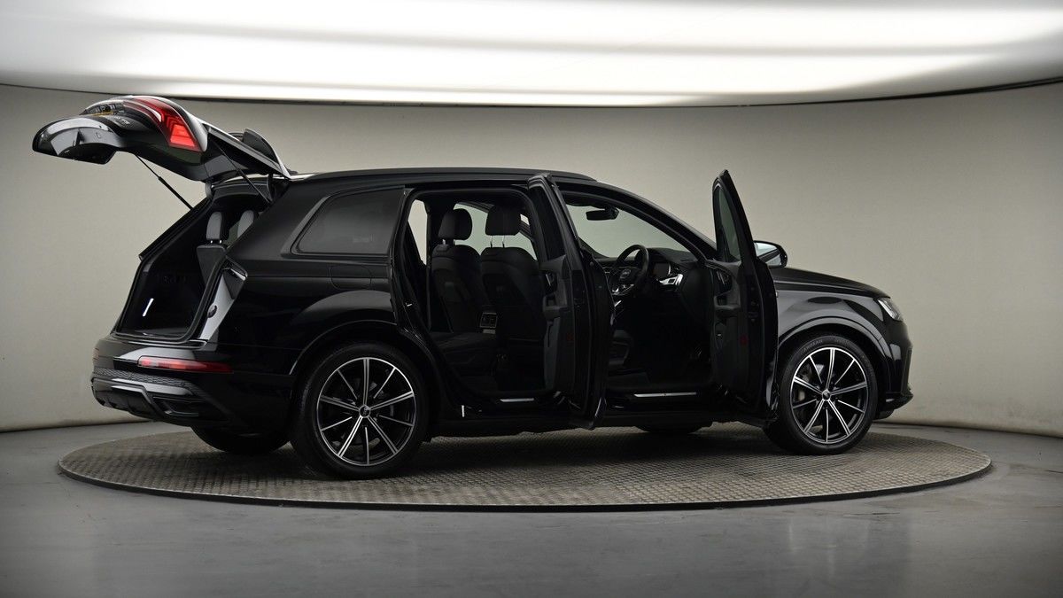 More views of Audi Q7