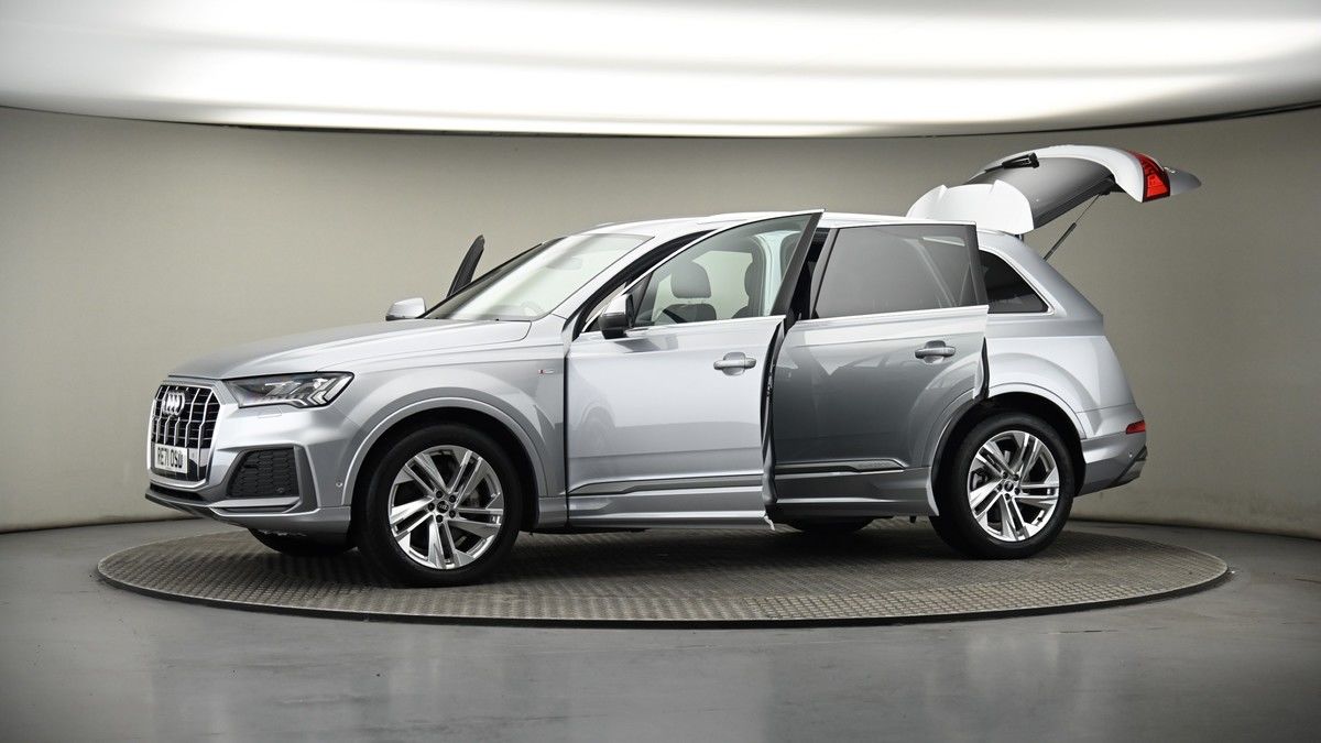 More views of Audi Q7