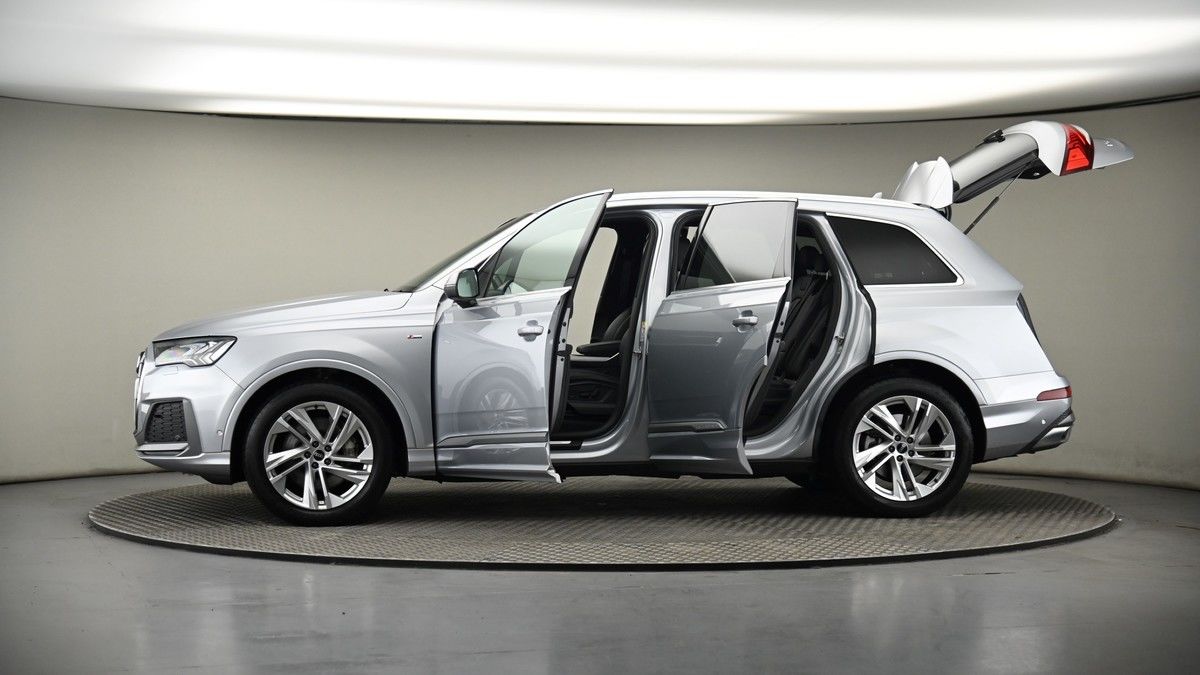 More views of Audi Q7