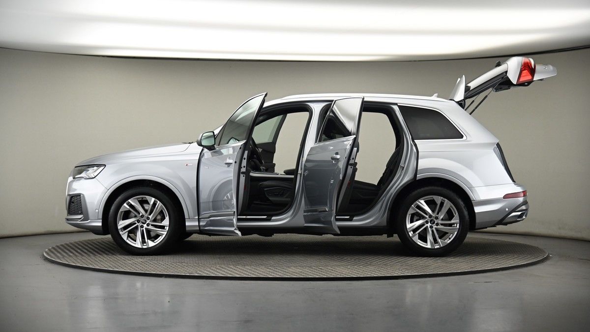 More views of Audi Q7