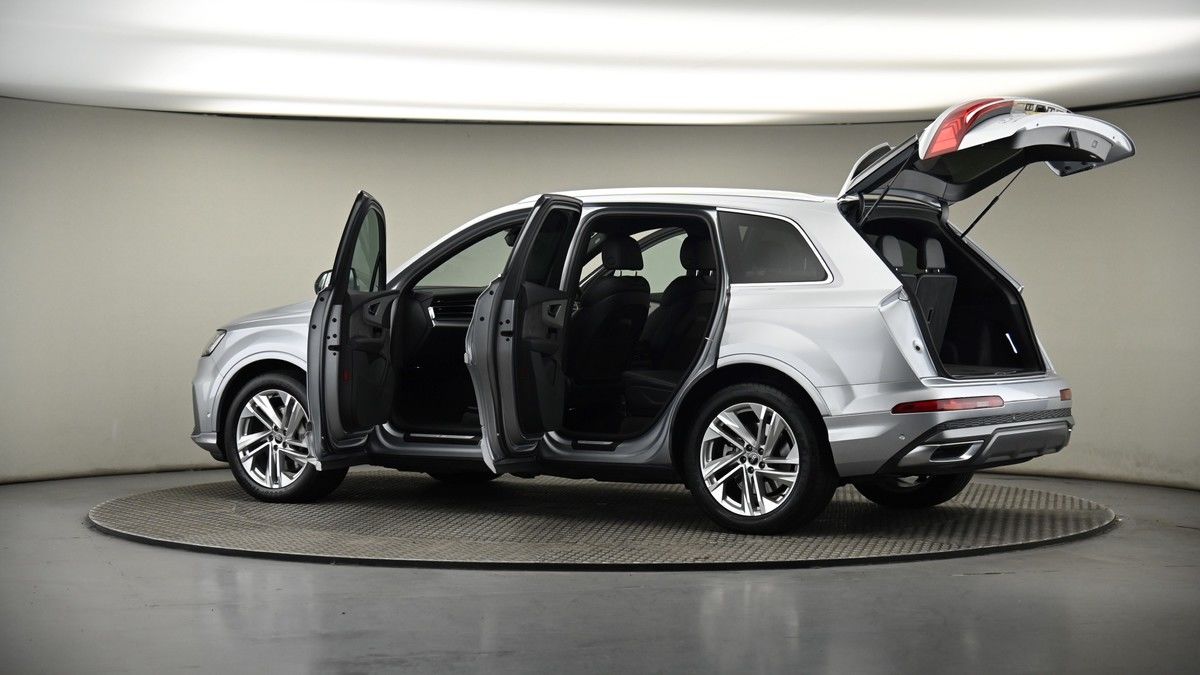 More views of Audi Q7