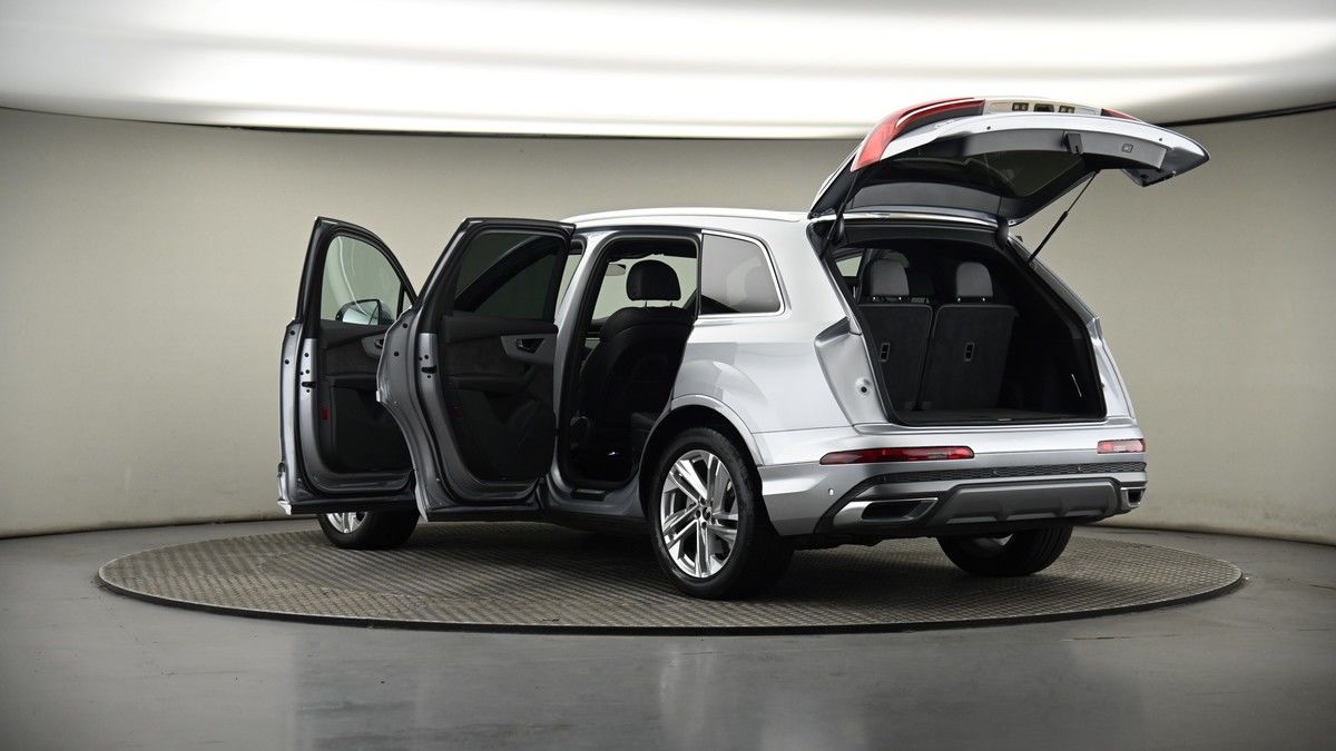More views of Audi Q7