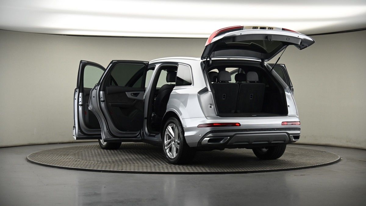 Audi Q7 Image 8