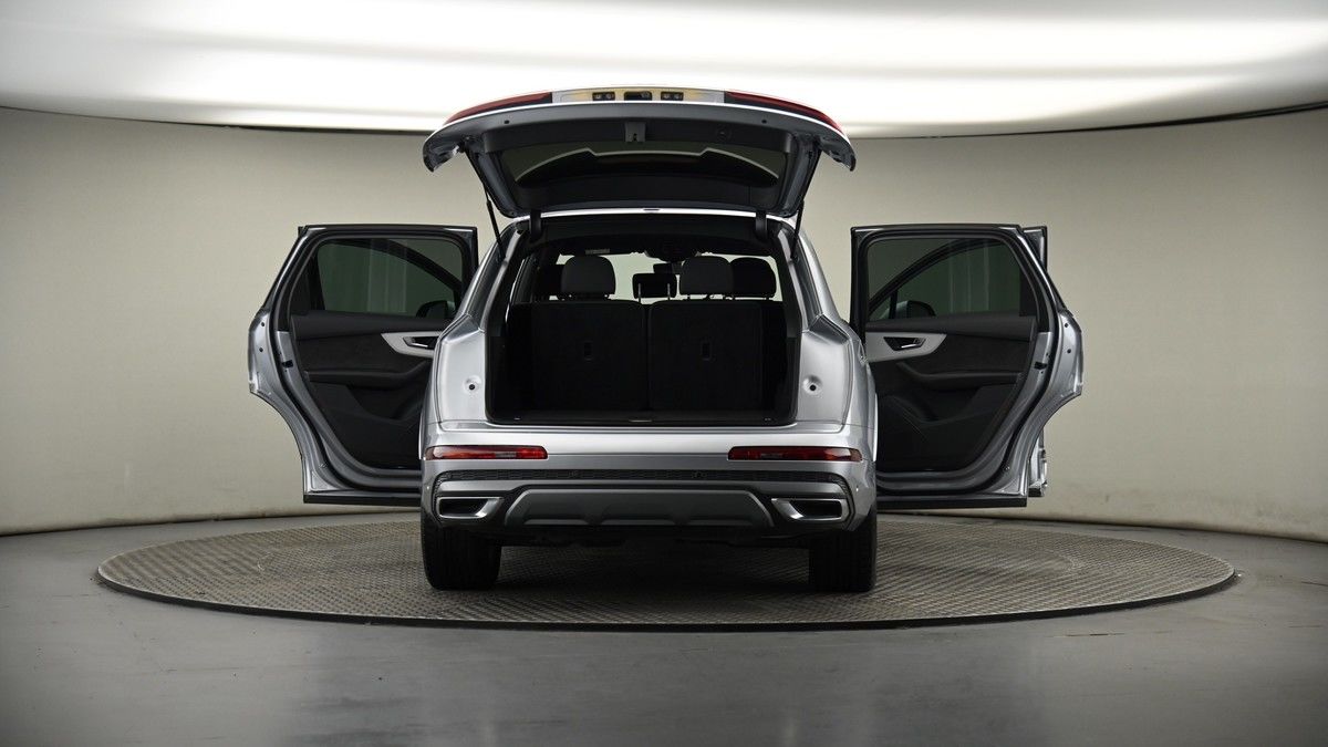 More views of Audi Q7