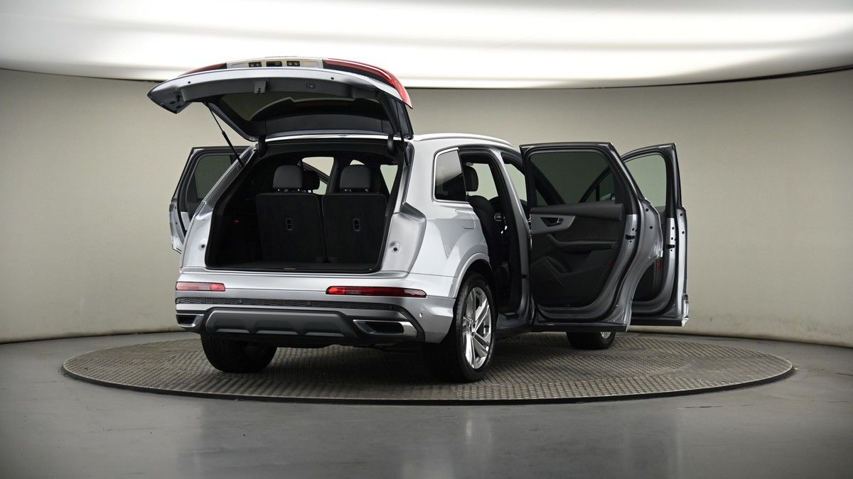 More views of Audi Q7