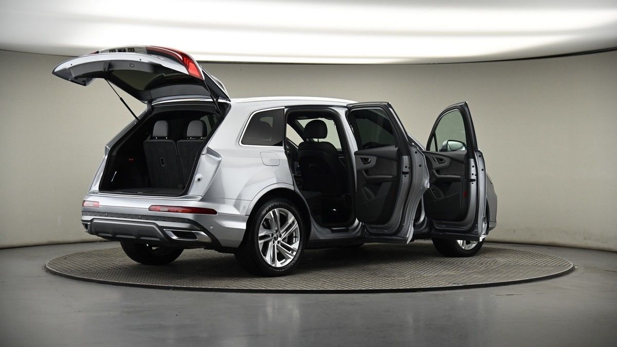 More views of Audi Q7