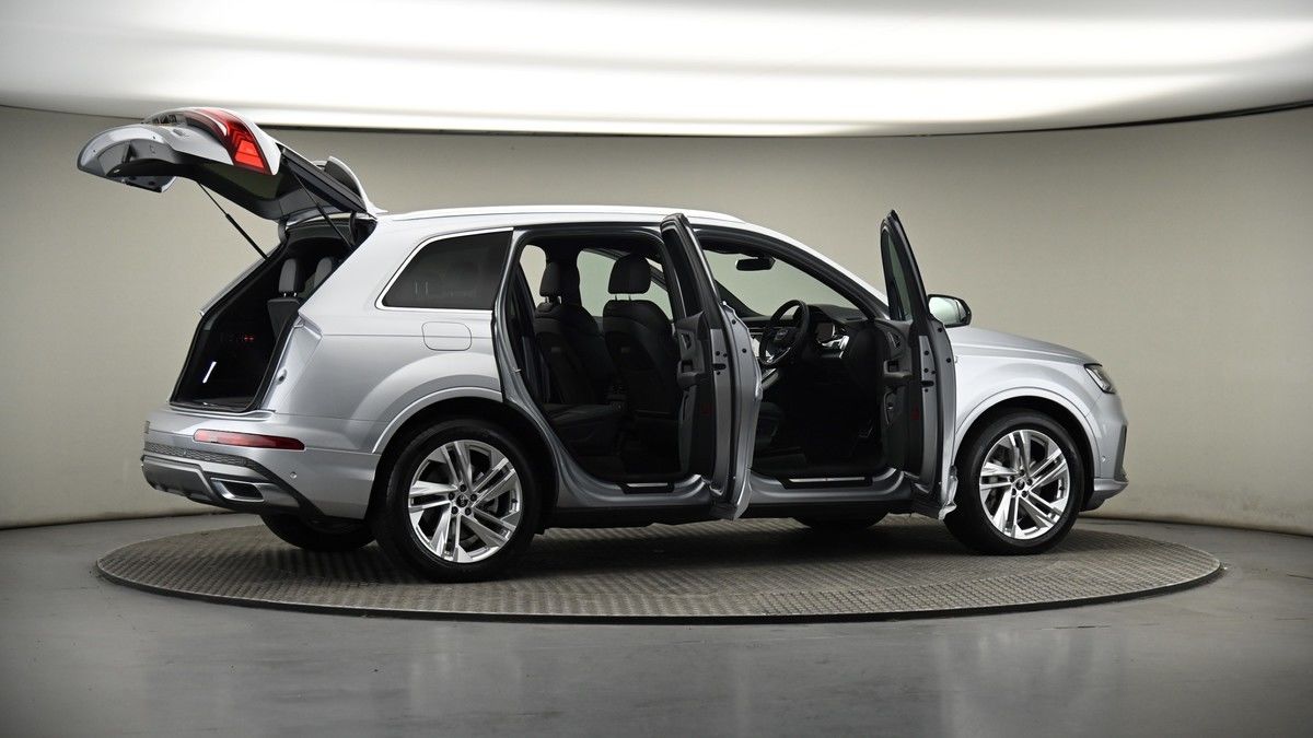 More views of Audi Q7