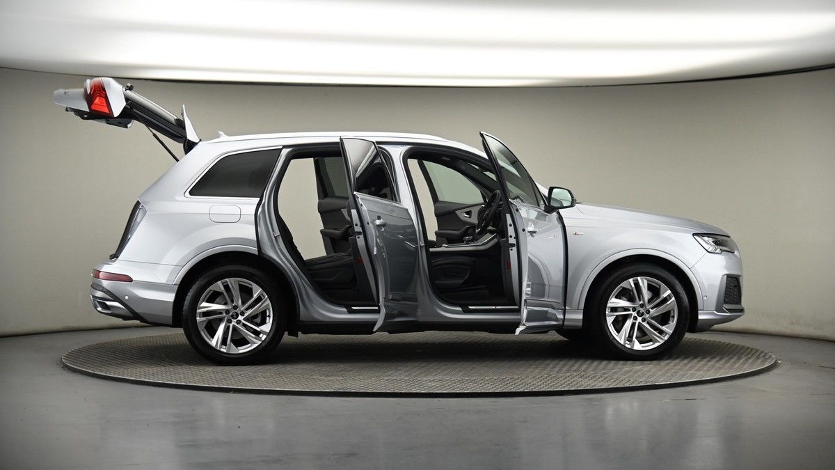 More views of Audi Q7