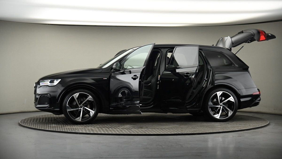 More views of Audi Q7
