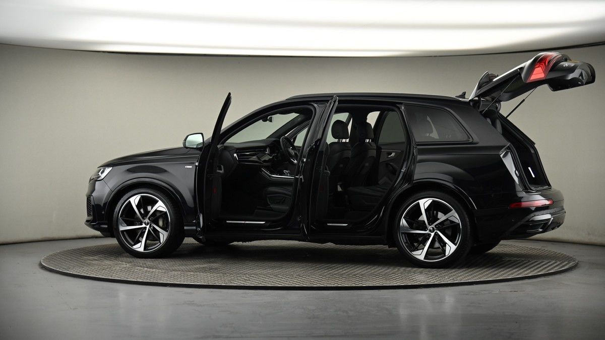 More views of Audi Q7