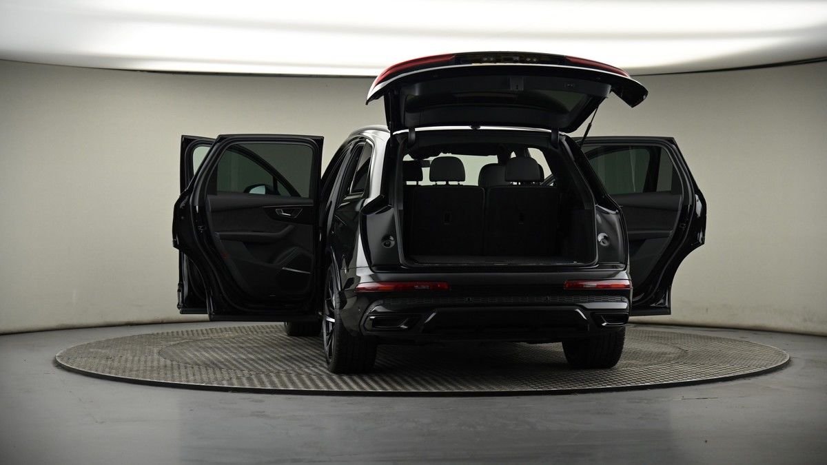More views of Audi Q7
