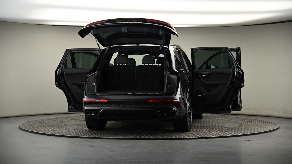 More views of Audi Q7