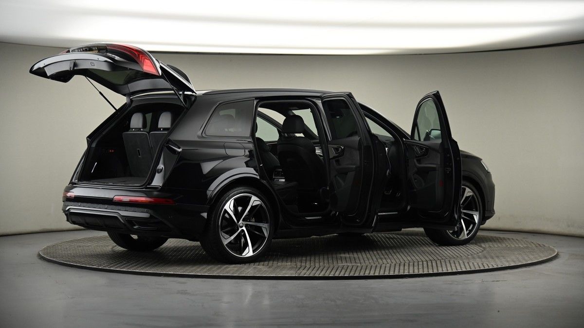 More views of Audi Q7