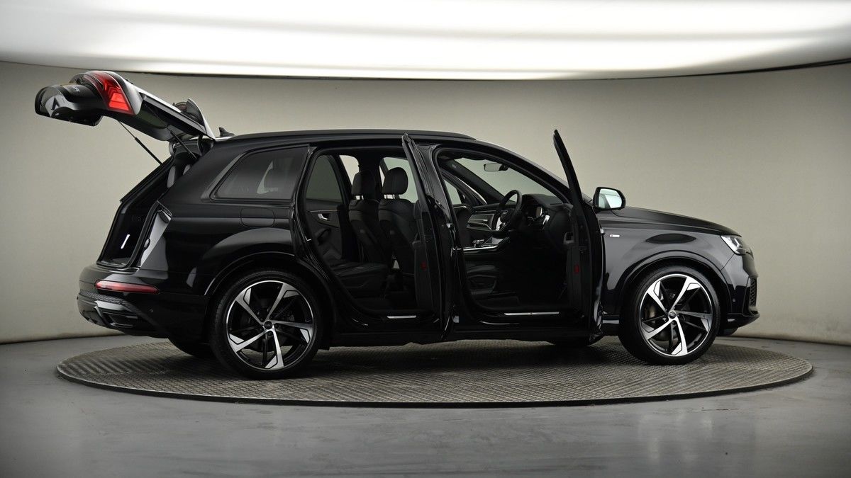 More views of Audi Q7
