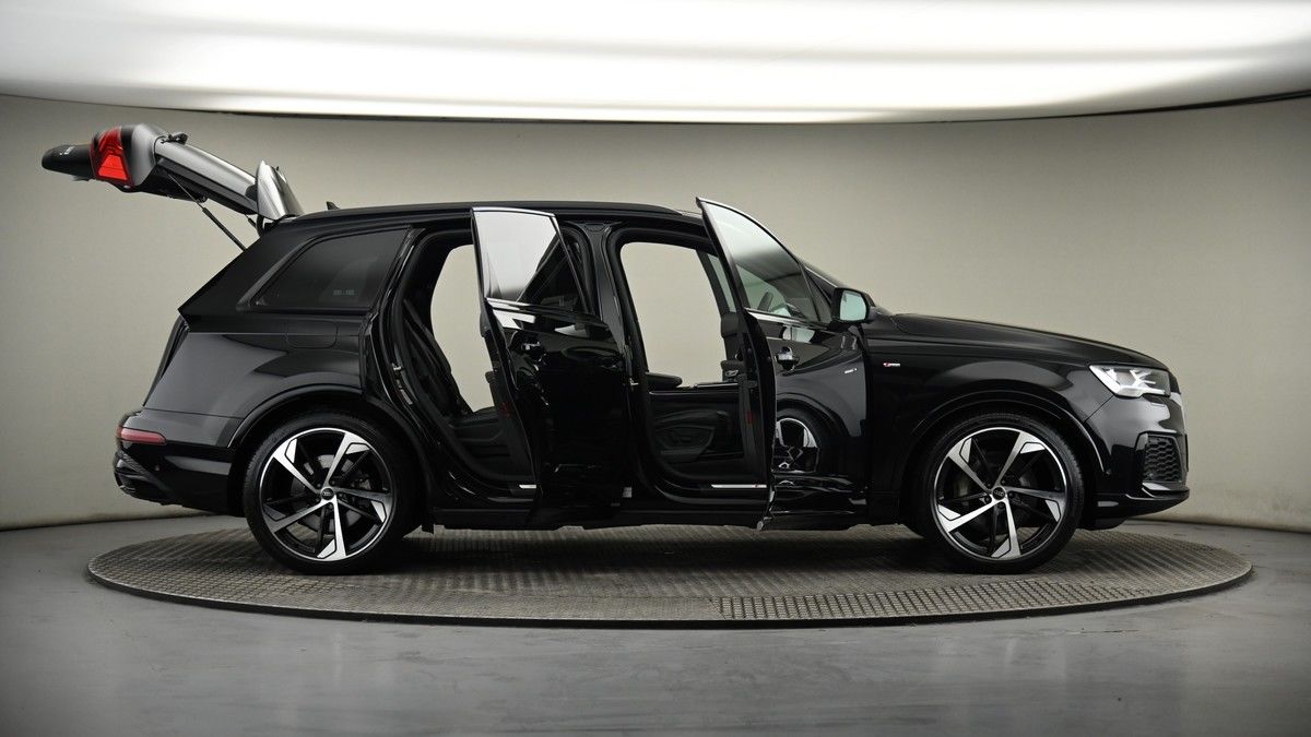 More views of Audi Q7