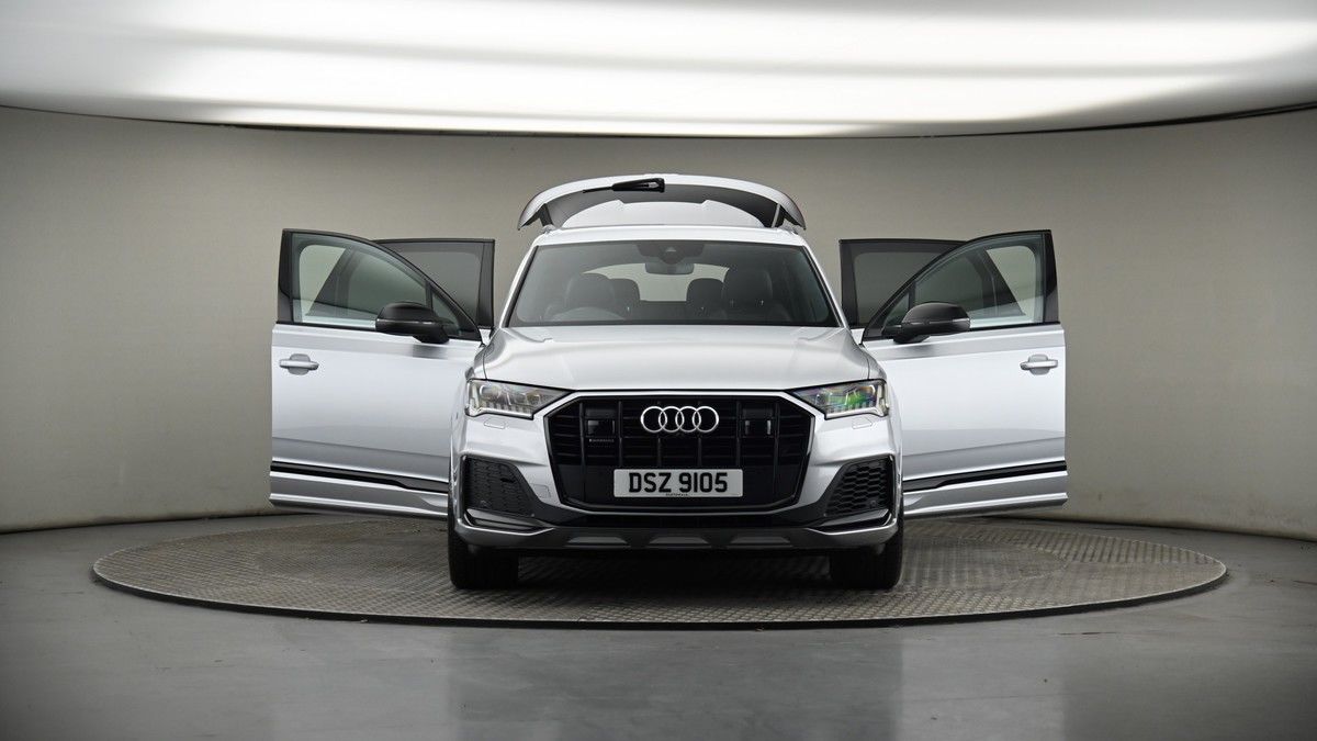 More views of Audi Q7
