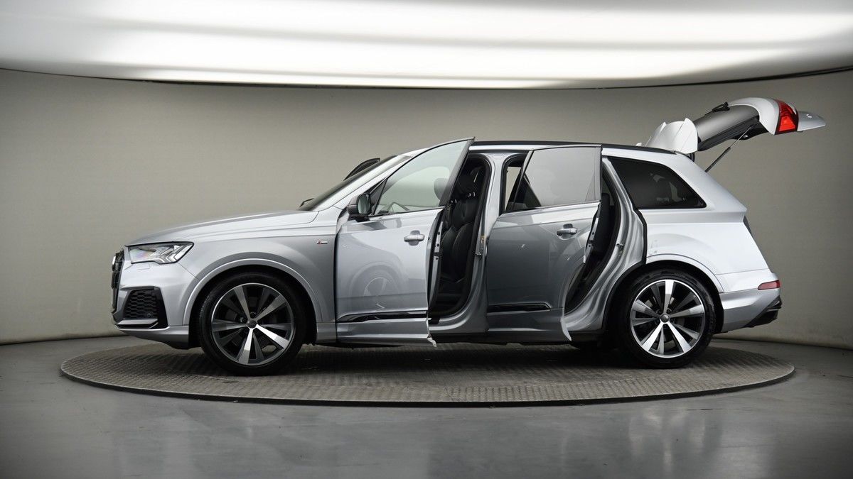 More views of Audi Q7