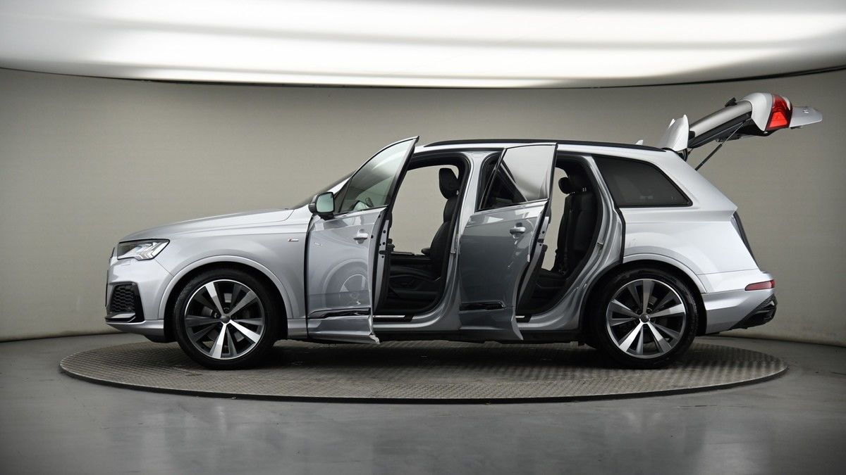More views of Audi Q7