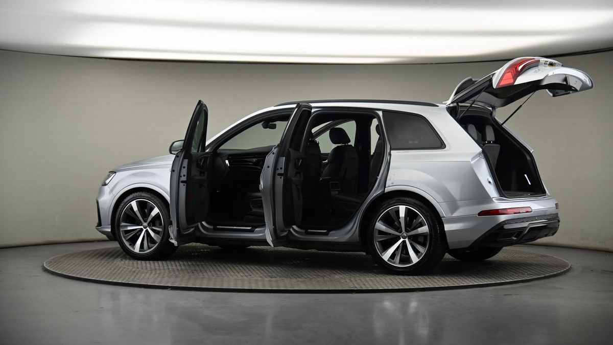 More views of Audi Q7