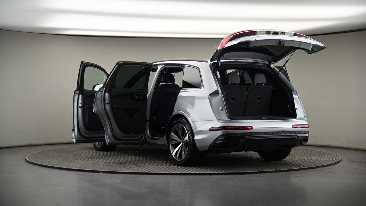 Audi Q7 Image 7