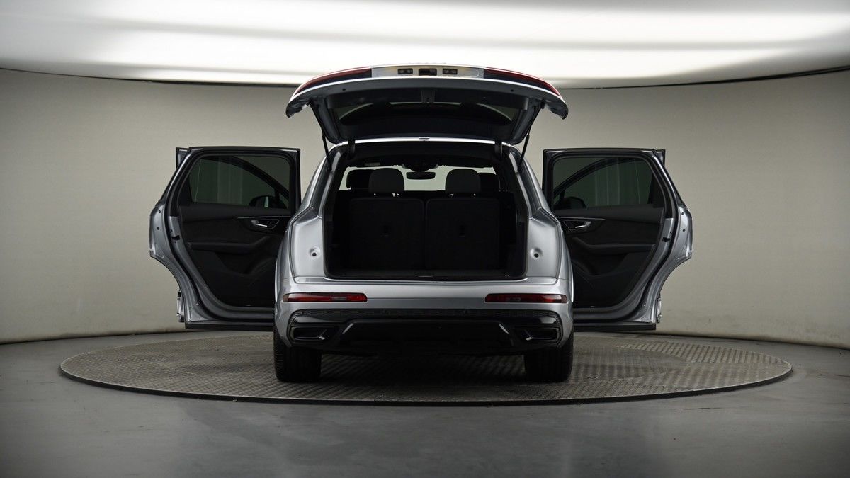 More views of Audi Q7